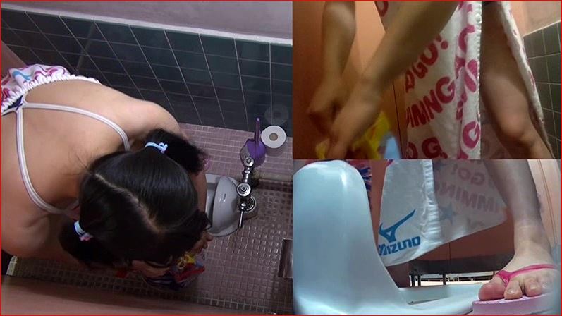 女の子がトイレの個室で水着にお着替え♪おしっこもしますよ☆ 女の子がトイレの個室で水着にお着替え♪おしっこもしますよ☆